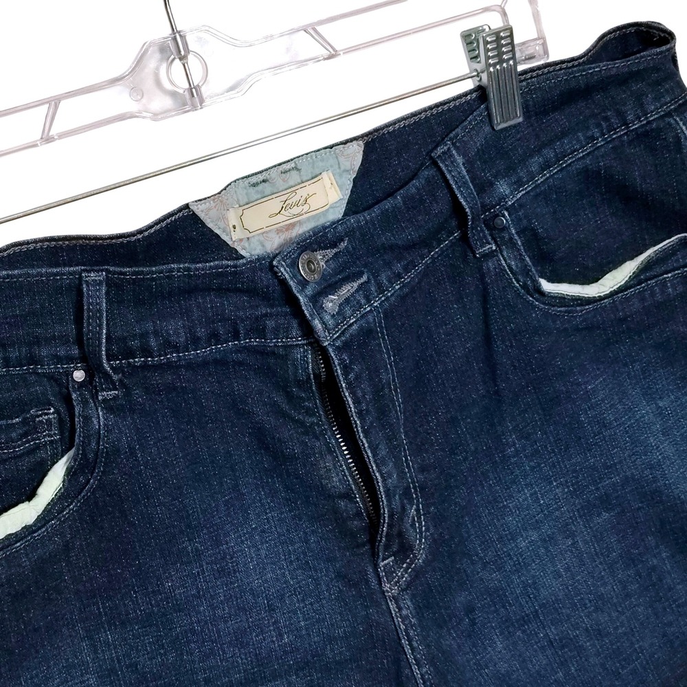 Levi's Denim‎ Shorts Women's Size 16 Blue Jean High Rise Mom Shorts Dark Wash